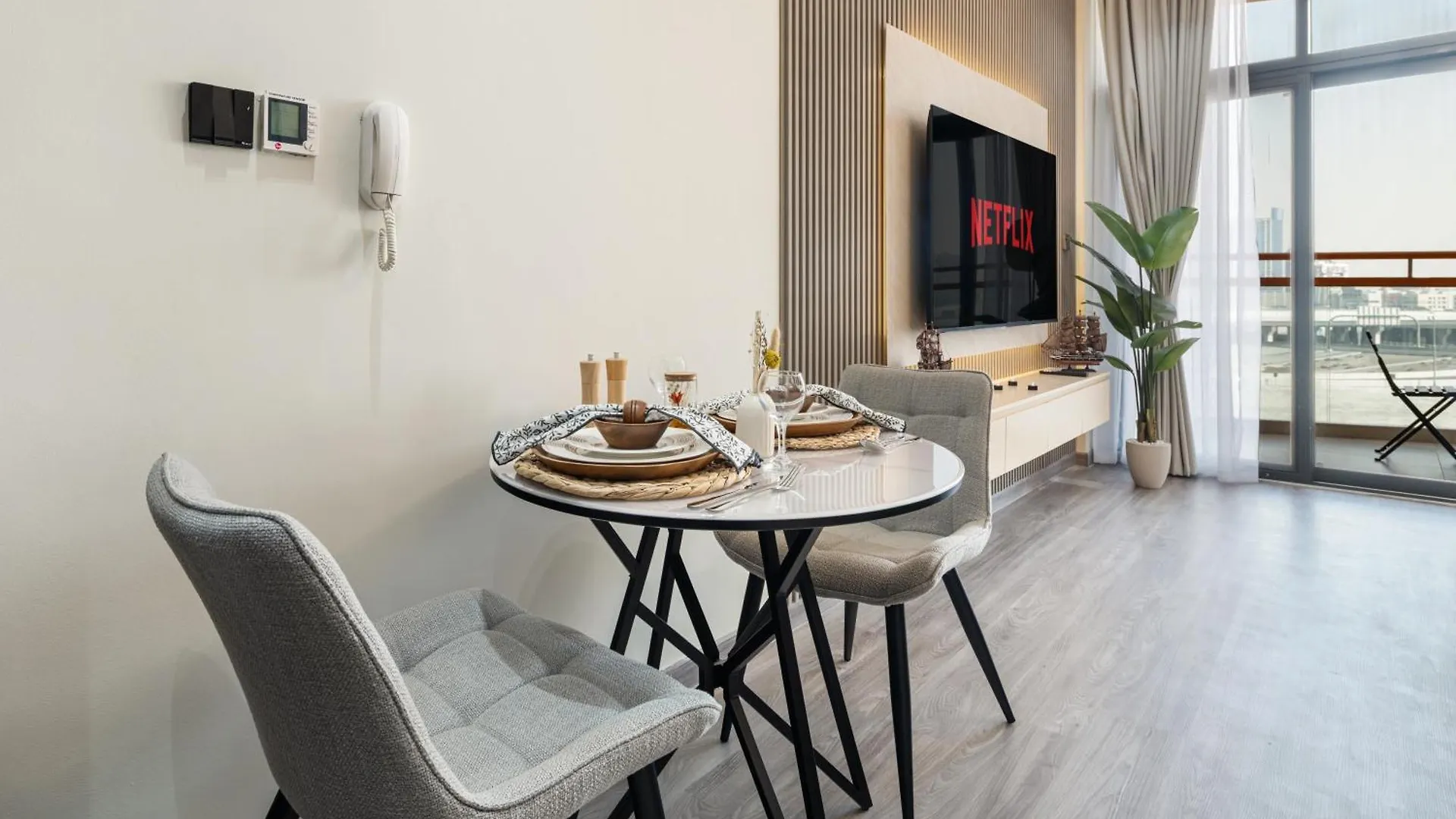 Trendy Studio Apartment In Binghatti Crystals Dubai