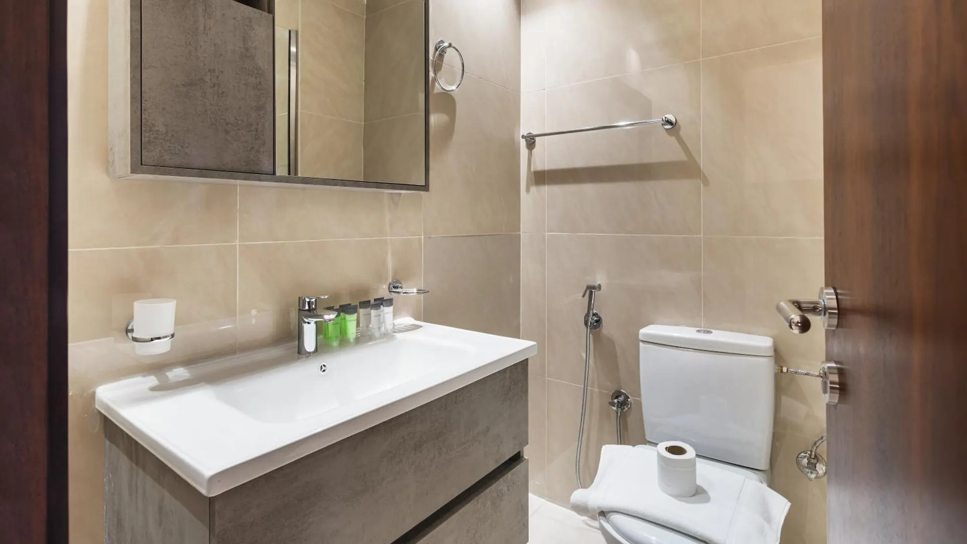 Trendy Studio Apartment In Binghatti Crystals Dubaj