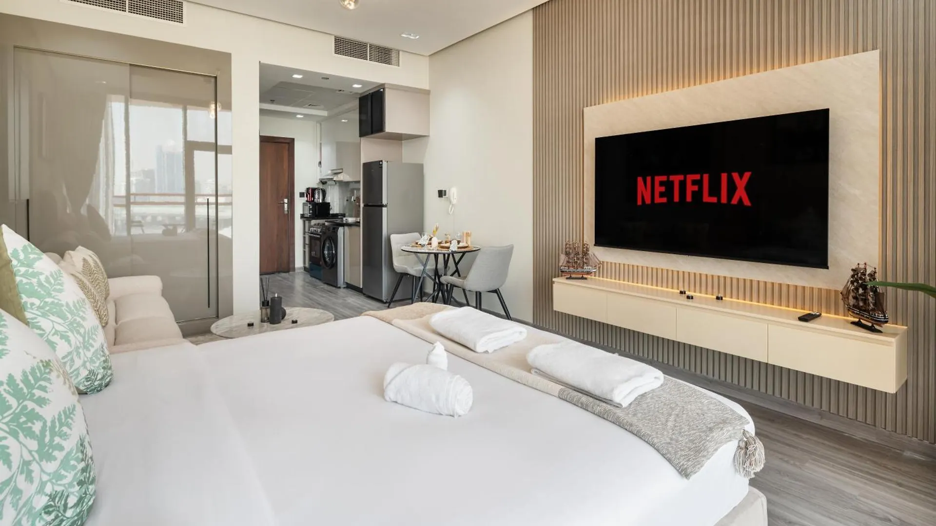 Trendy Studio Apartment In Binghatti Crystals Dubai