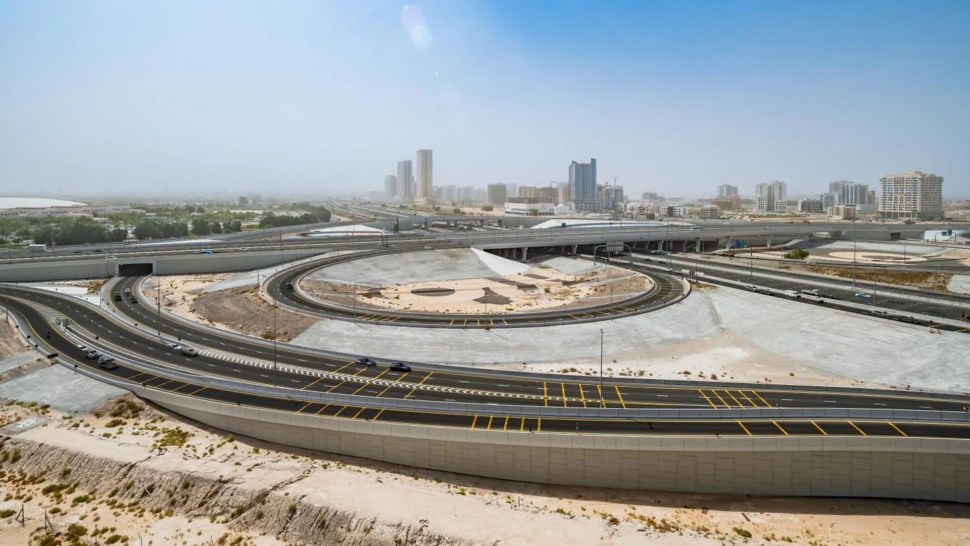 Trendy Studio Apartment In Binghatti Crystals Dubai