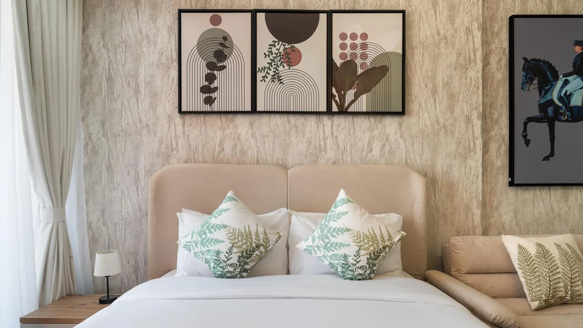 Trendy Studio Apartment In Binghatti Crystals Dubai