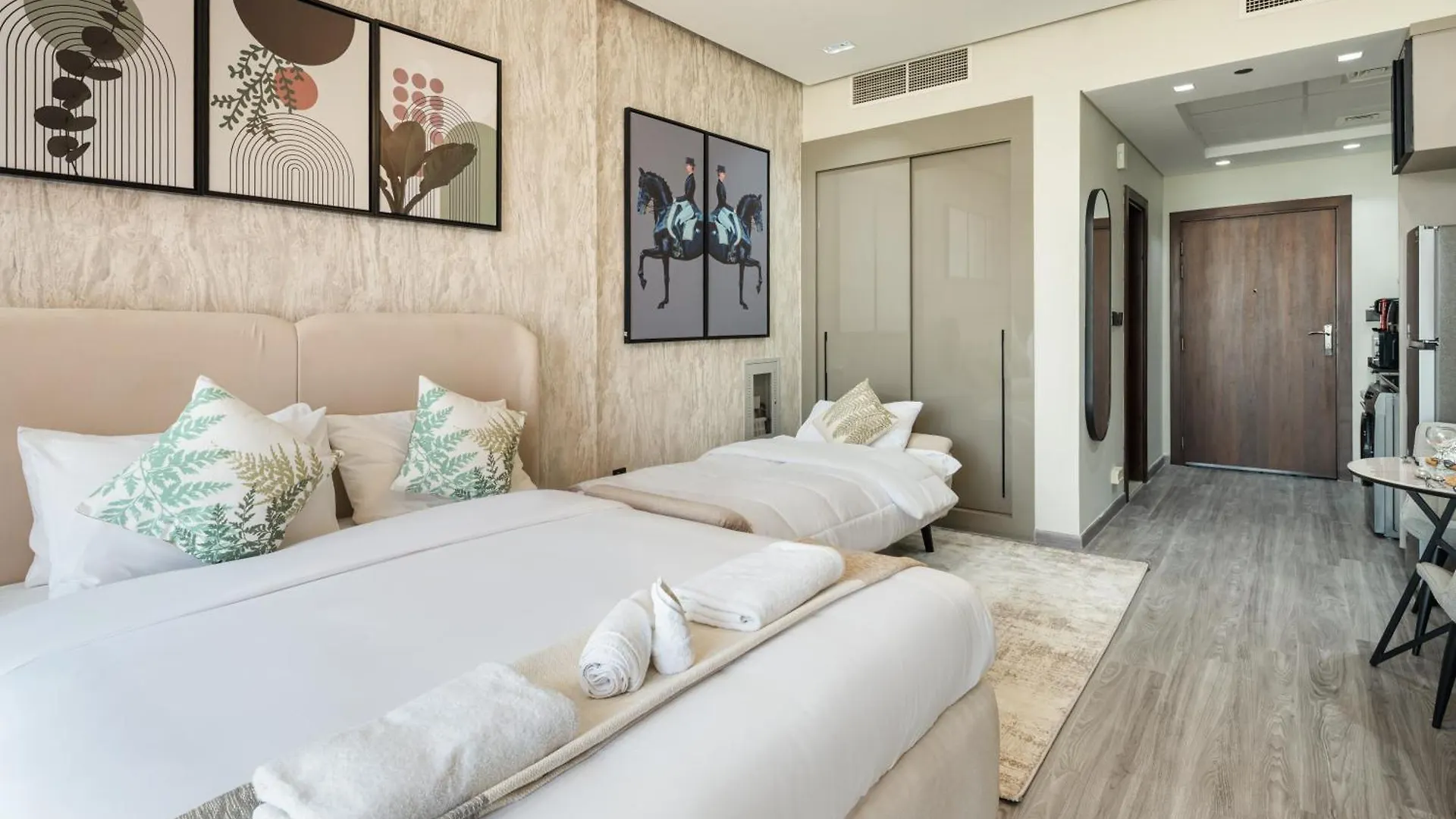 Trendy Studio Apartment In Binghatti Crystals Dubai