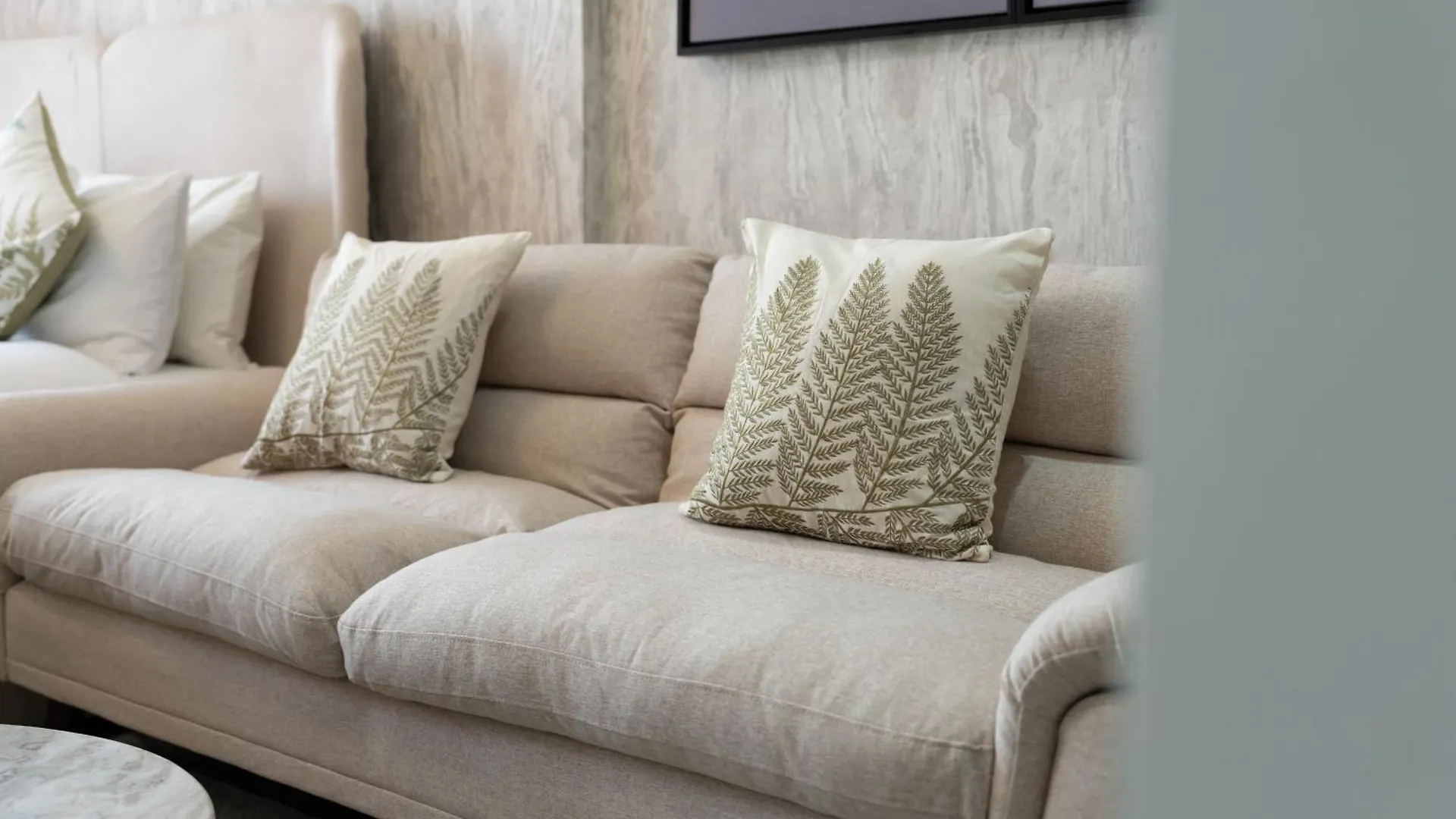 Trendy Studio Apartment In Binghatti Crystals Dubai