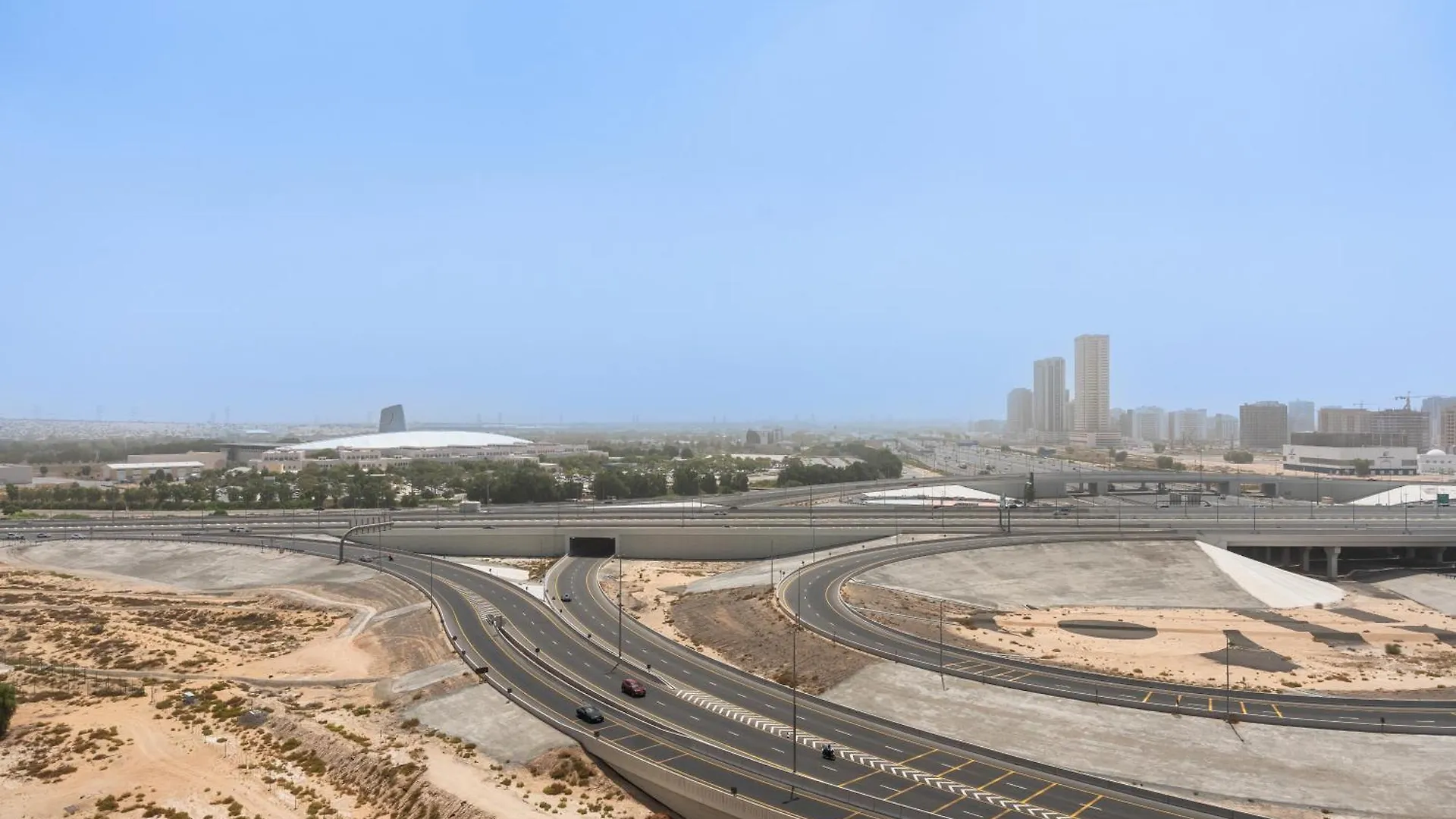Trendy Studio Apartment In Binghatti Crystals Dubai