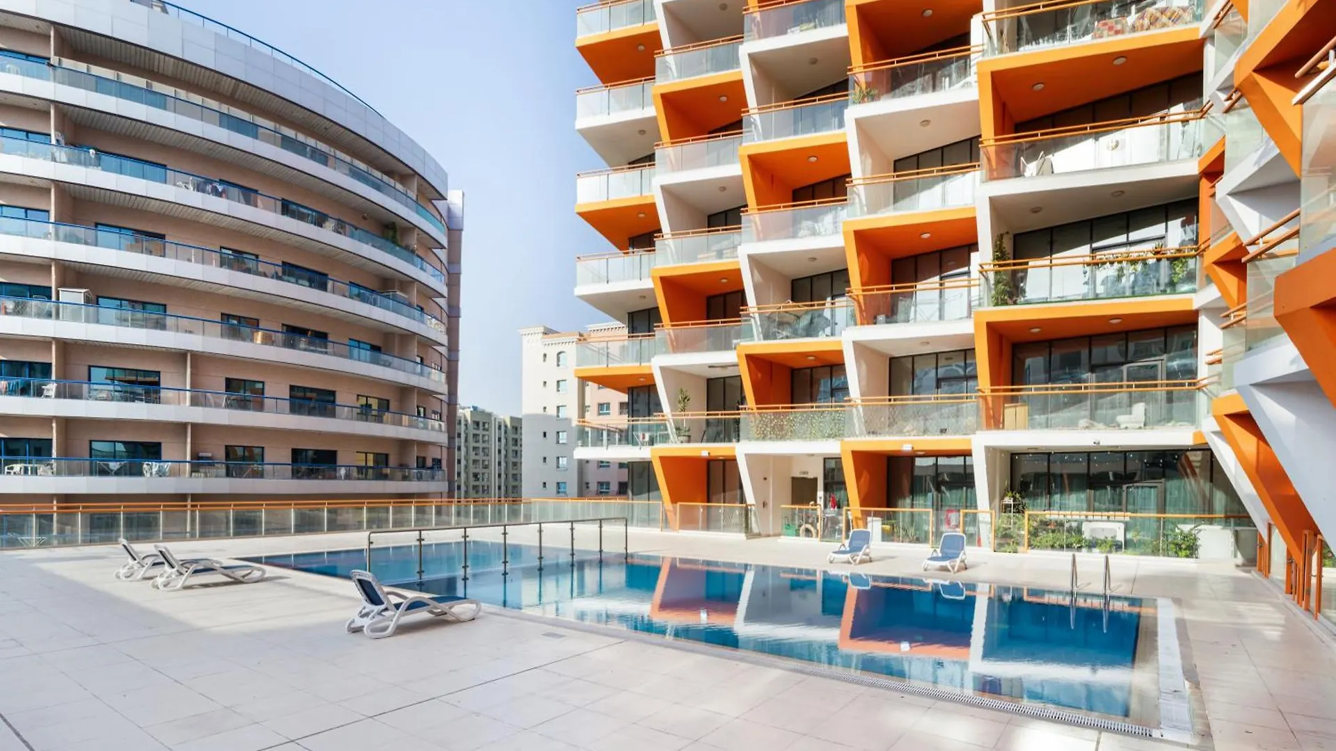 Trendy Studio Apartment In Binghatti Crystals Dubai