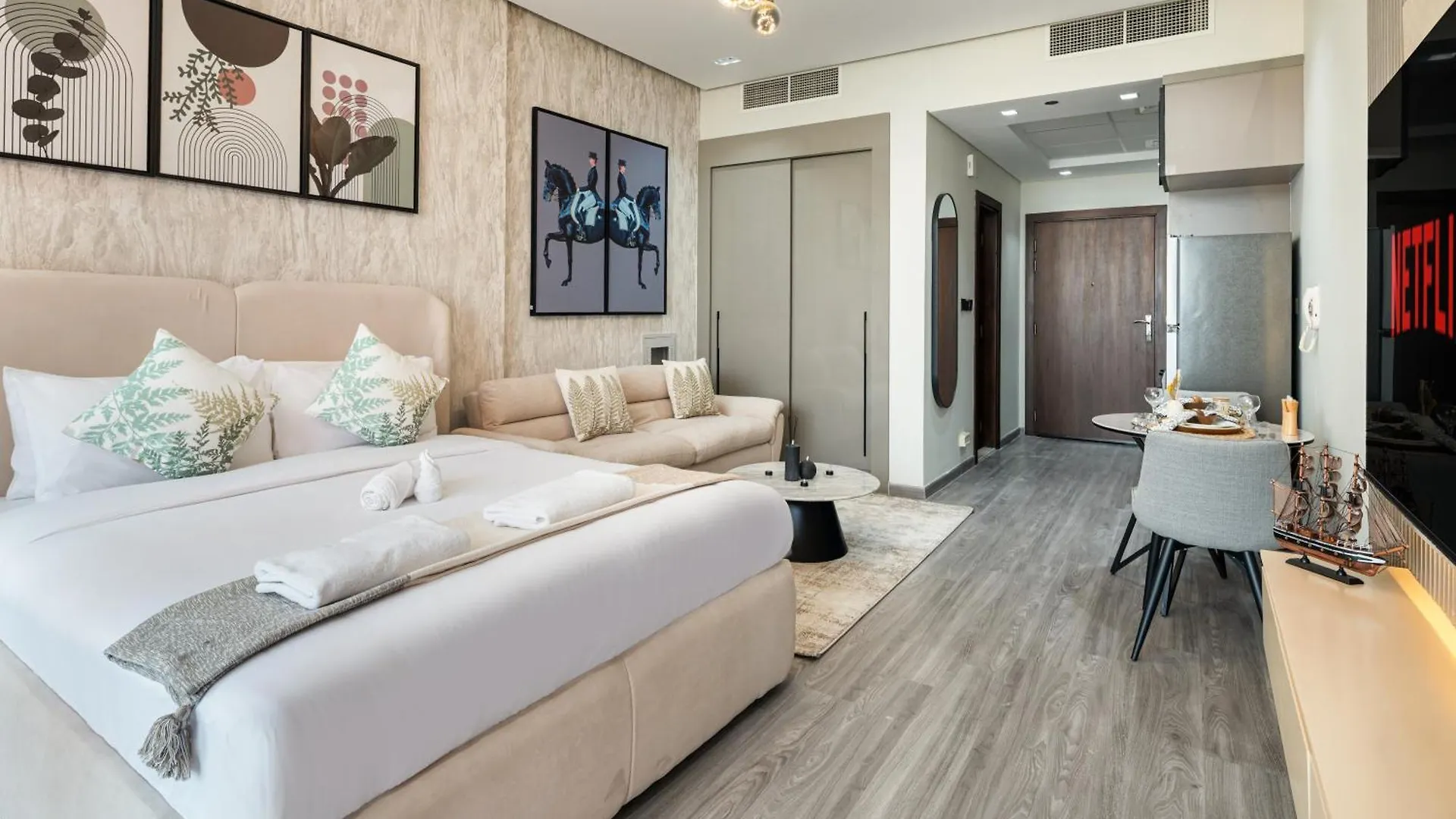 Trendy Studio Apartment In Binghatti Crystals Dubai