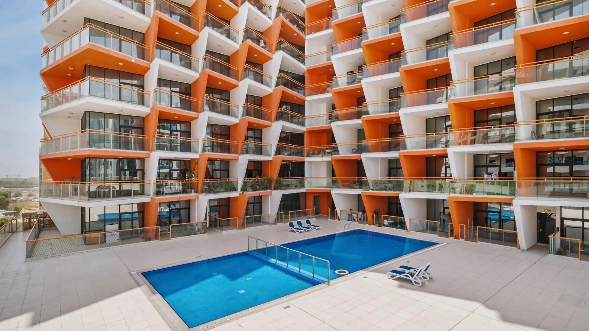 Trendy Studio Apartment In Binghatti Crystals Dubai