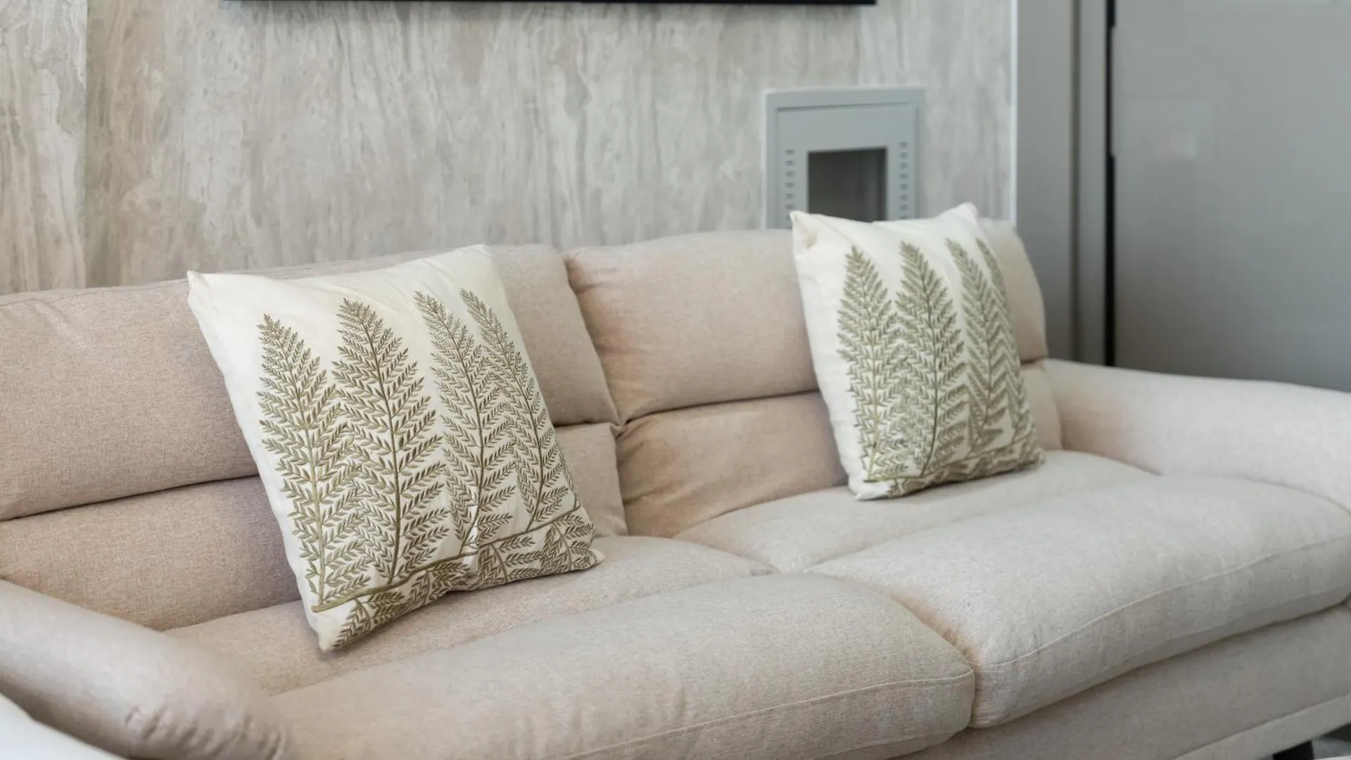 Trendy Studio Apartment In Binghatti Crystals Dubai United Arab Emirates